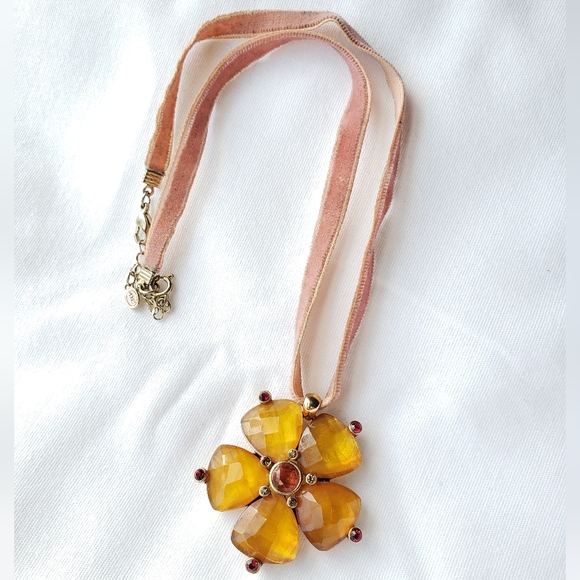 Jewelry - Flower Necklace